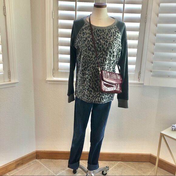 C & C, sz Med, grey cheetah print, raglan sleeve - Picture 2 of 3